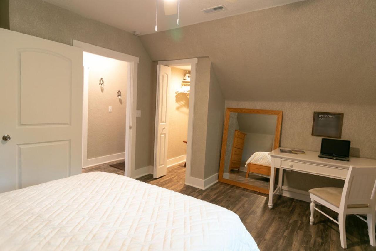 Spacious Rustic Downtown Market St 1 Bedroom Apt, Sleeps Up To 5, Steps To Honeywell & Eagles Theatre Wabash المظهر الخارجي الصورة
