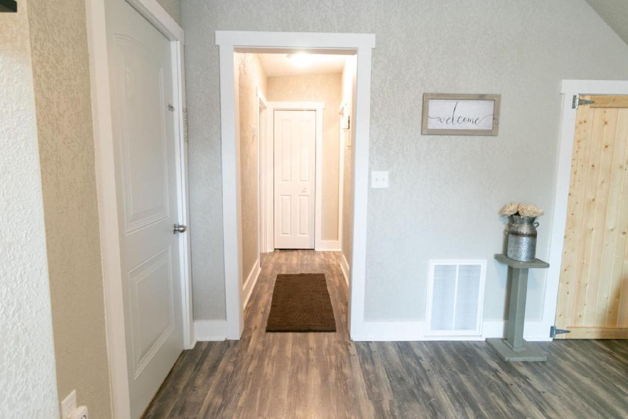 Spacious Rustic Downtown Market St 1 Bedroom Apt, Sleeps Up To 5, Steps To Honeywell & Eagles Theatre Wabash المظهر الخارجي الصورة