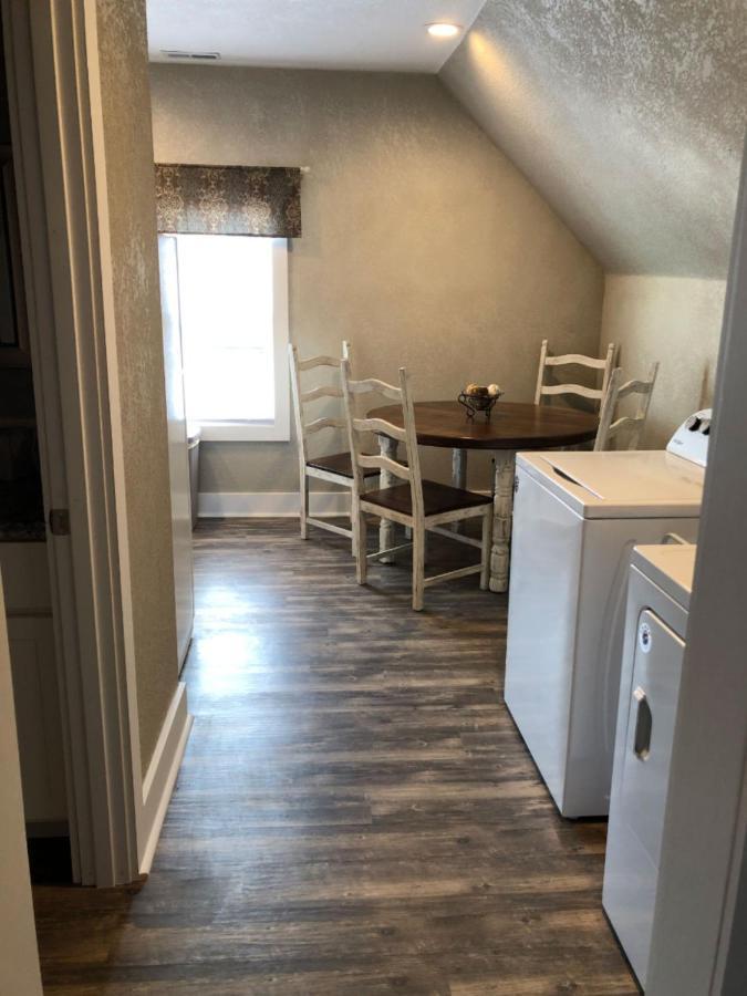 Spacious Rustic Downtown Market St 1 Bedroom Apt, Sleeps Up To 5, Steps To Honeywell & Eagles Theatre Wabash المظهر الخارجي الصورة