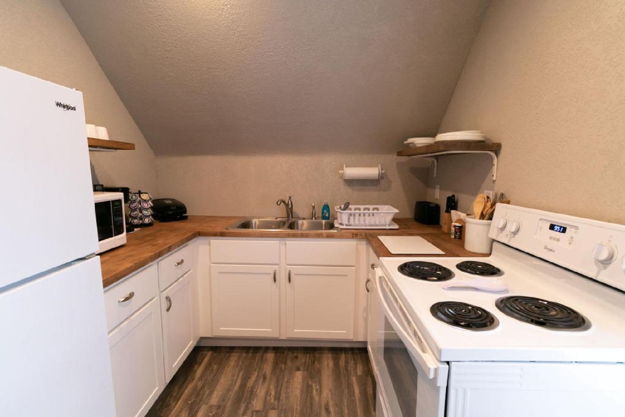 Spacious Rustic Downtown Market St 1 Bedroom Apt, Sleeps Up To 5, Steps To Honeywell & Eagles Theatre Wabash المظهر الخارجي الصورة
