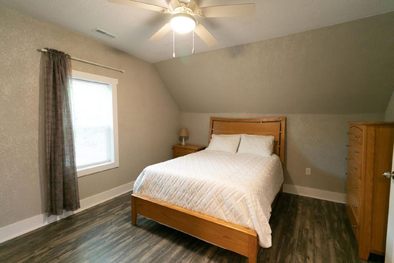Spacious Rustic Downtown Market St 1 Bedroom Apt, Sleeps Up To 5, Steps To Honeywell & Eagles Theatre Wabash المظهر الخارجي الصورة