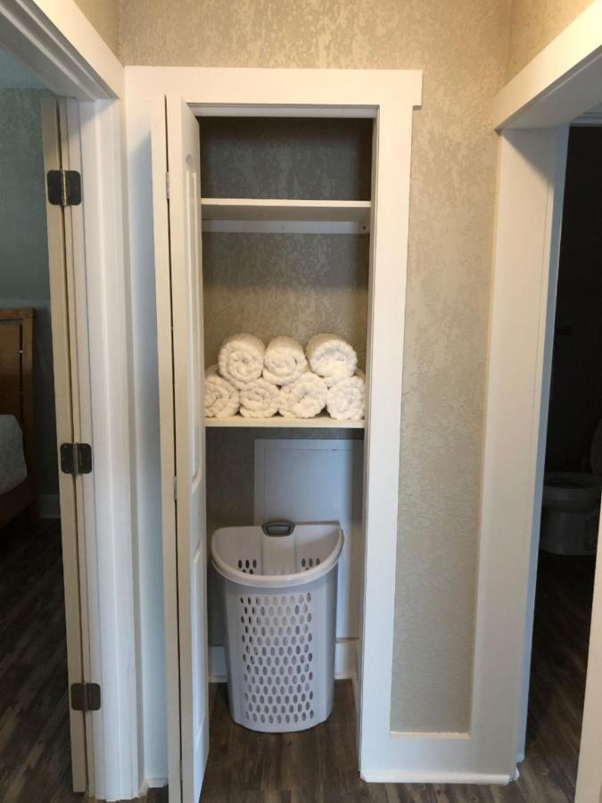 Spacious Rustic Downtown Market St 1 Bedroom Apt, Sleeps Up To 5, Steps To Honeywell & Eagles Theatre Wabash المظهر الخارجي الصورة