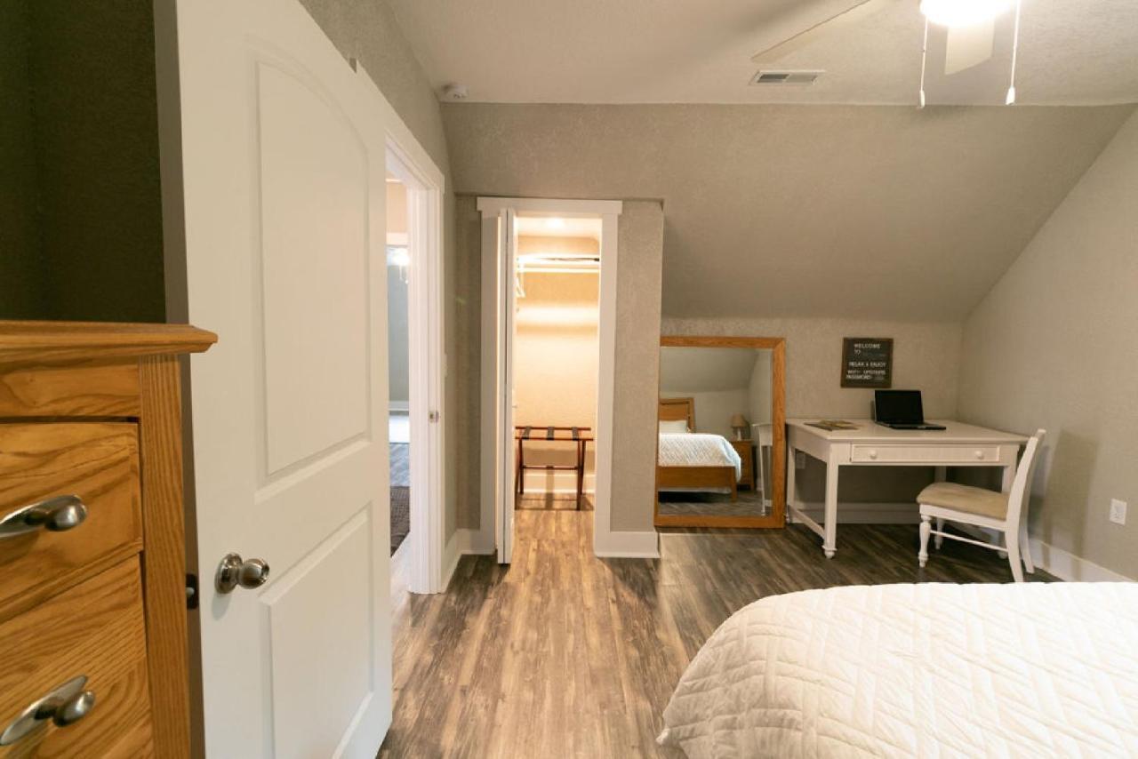 Spacious Rustic Downtown Market St 1 Bedroom Apt, Sleeps Up To 5, Steps To Honeywell & Eagles Theatre Wabash المظهر الخارجي الصورة