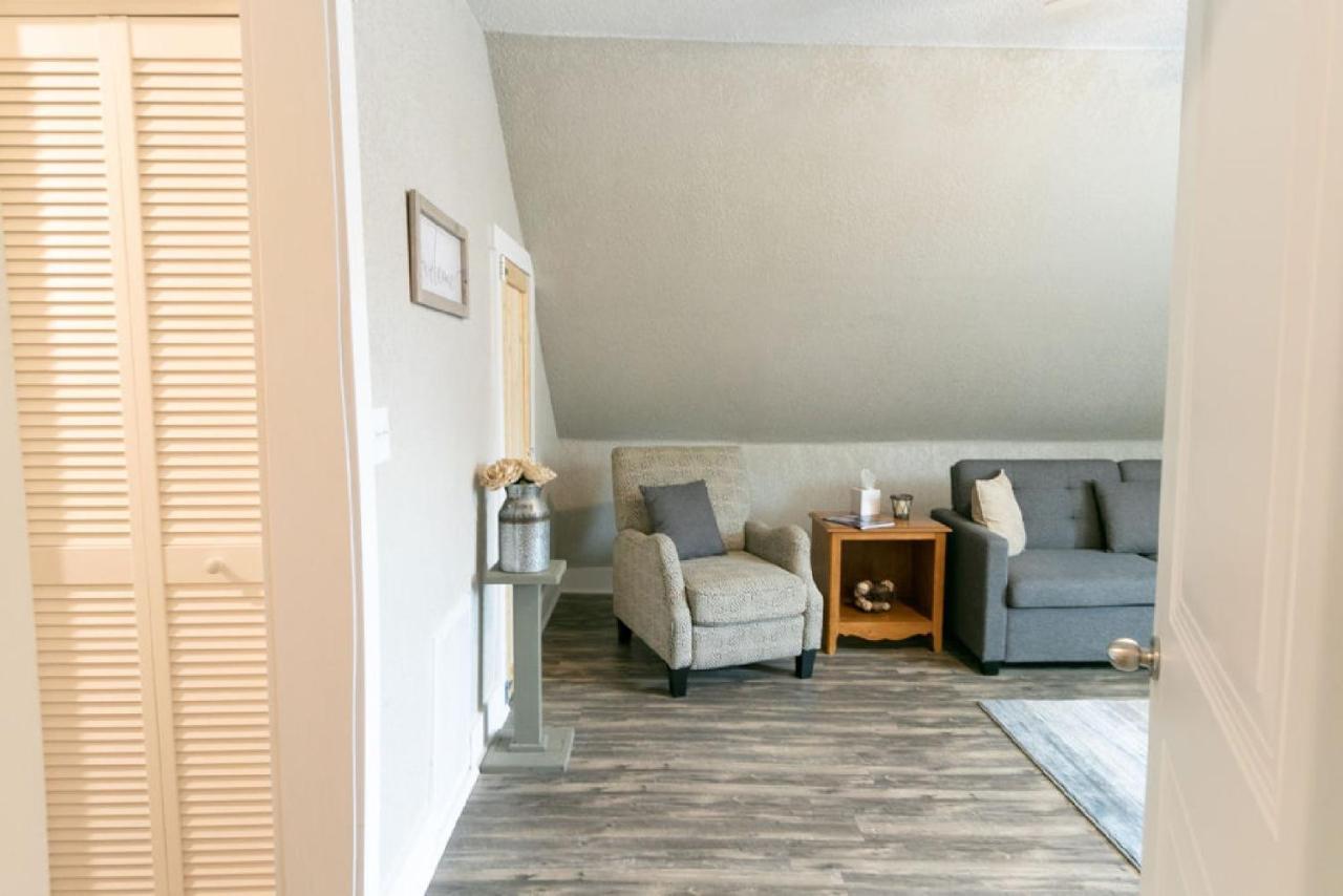 Spacious Rustic Downtown Market St 1 Bedroom Apt, Sleeps Up To 5, Steps To Honeywell & Eagles Theatre Wabash المظهر الخارجي الصورة
