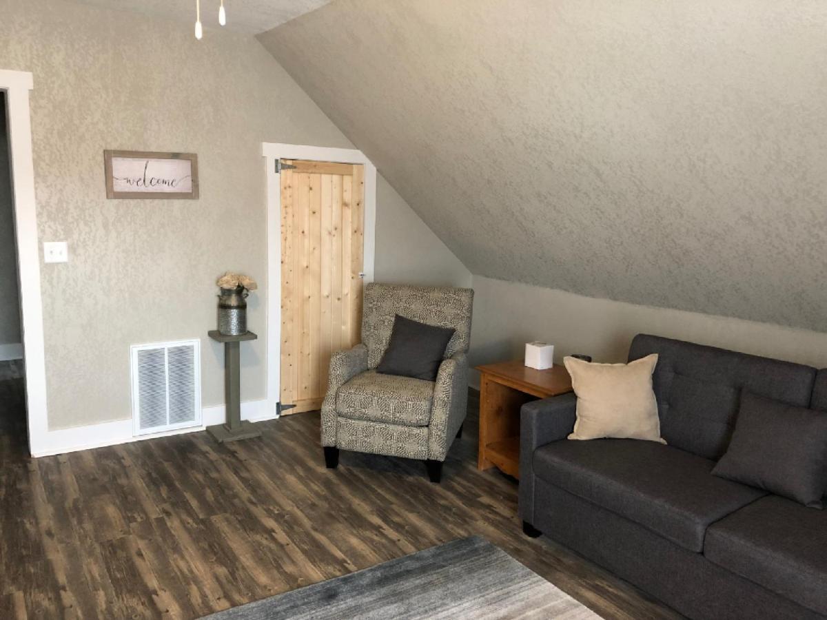 Spacious Rustic Downtown Market St 1 Bedroom Apt, Sleeps Up To 5, Steps To Honeywell & Eagles Theatre Wabash المظهر الخارجي الصورة