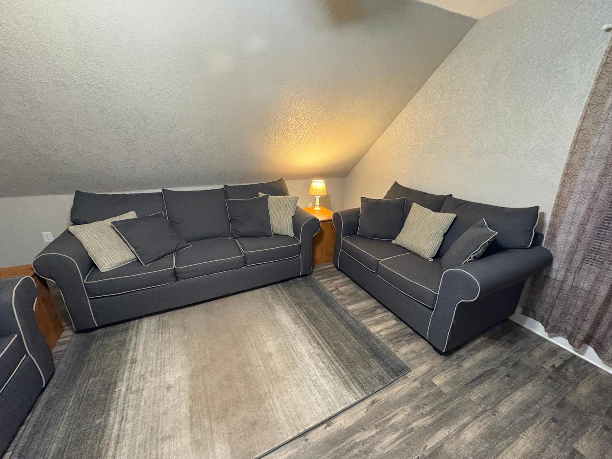 Spacious Rustic Downtown Market St 1 Bedroom Apt, Sleeps Up To 5, Steps To Honeywell & Eagles Theatre Wabash المظهر الخارجي الصورة